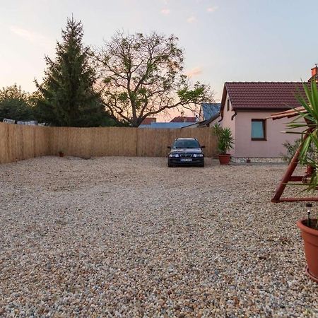 Ivanhoe Apartman Daire Nyírbátor Dış mekan fotoğraf