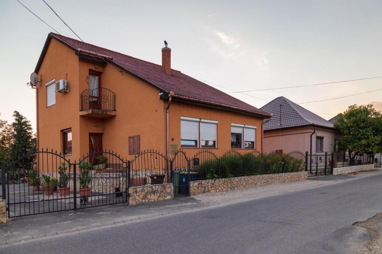 Ivanhoe Apartman Daire Nyírbátor Dış mekan fotoğraf