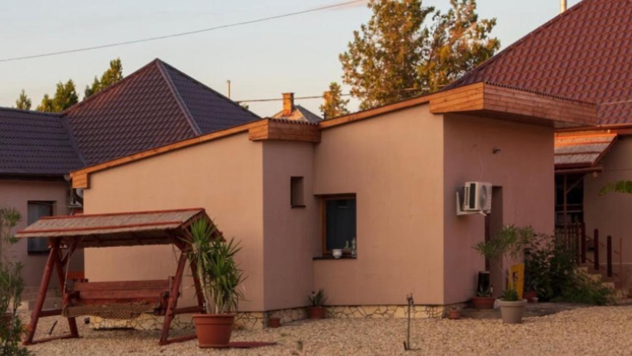 Ivanhoe Apartman Daire Nyírbátor Dış mekan fotoğraf