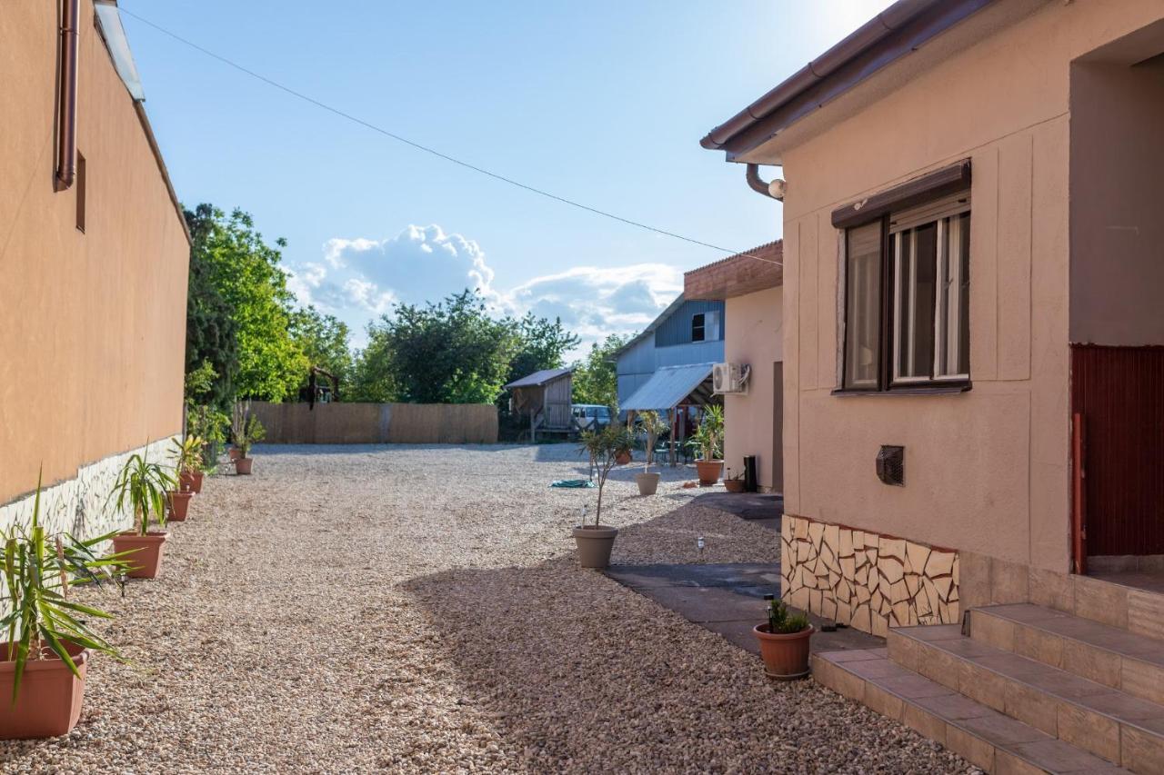 Ivanhoe Apartman Daire Nyírbátor Dış mekan fotoğraf