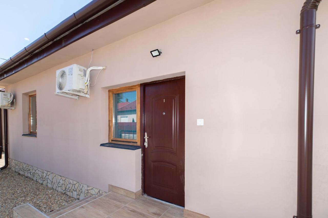 Ivanhoe Apartman Daire Nyírbátor Dış mekan fotoğraf