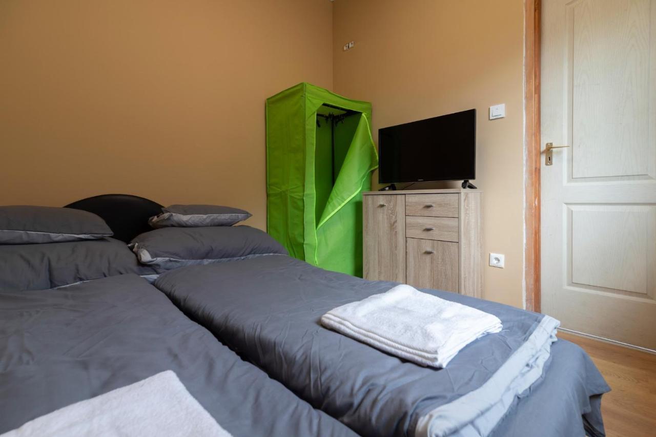 Ivanhoe Apartman Daire Nyírbátor Dış mekan fotoğraf