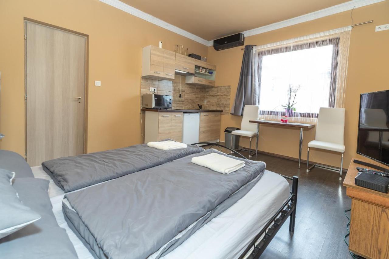 Ivanhoe Apartman Daire Nyírbátor Dış mekan fotoğraf