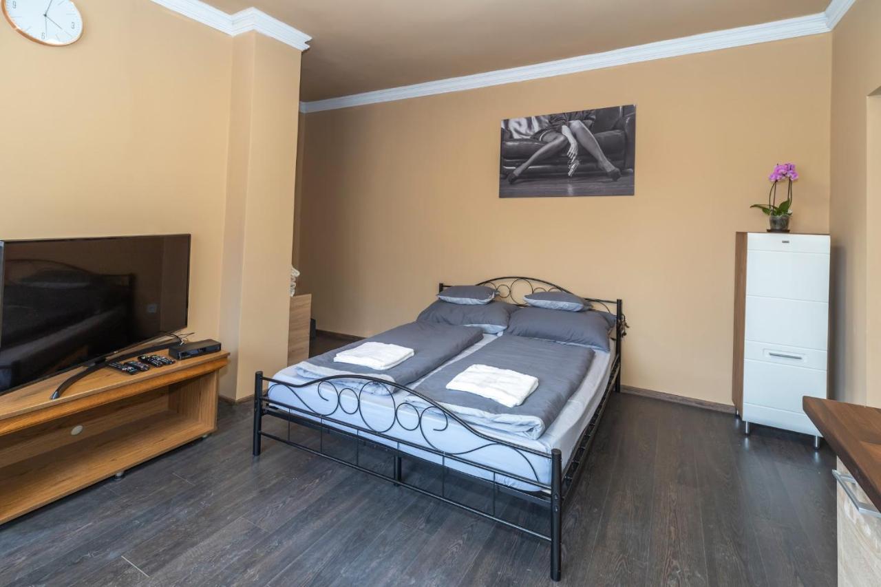 Ivanhoe Apartman Daire Nyírbátor Dış mekan fotoğraf