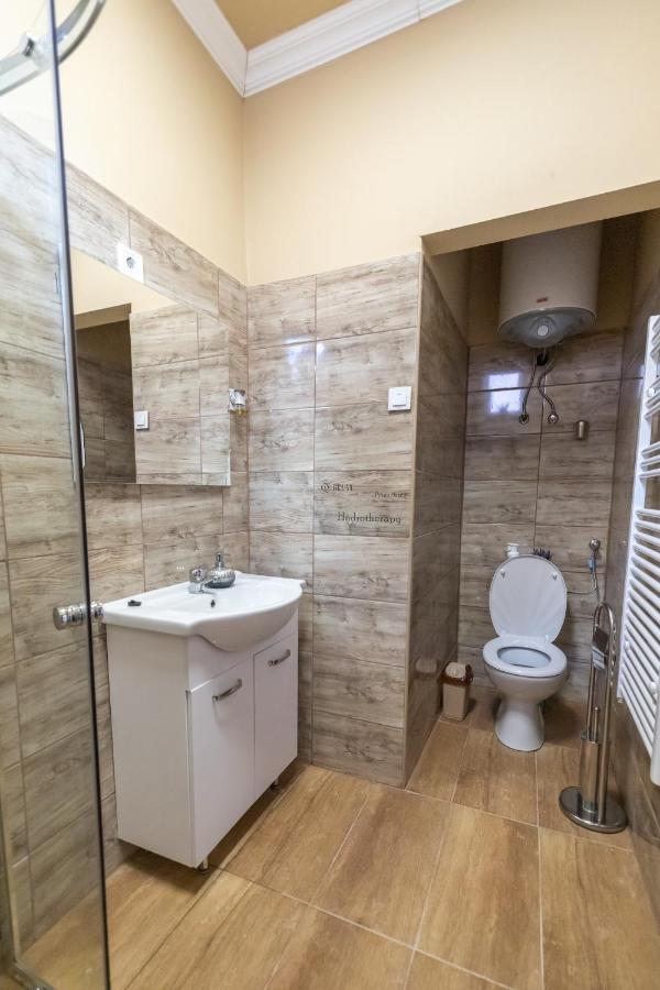 Ivanhoe Apartman Daire Nyírbátor Dış mekan fotoğraf