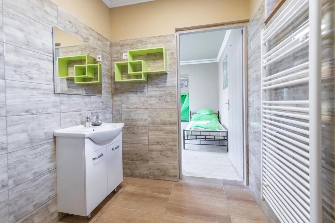 Ivanhoe Apartman Daire Nyírbátor Dış mekan fotoğraf