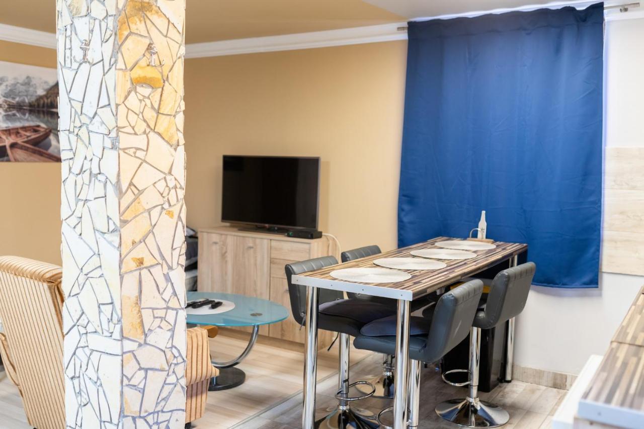 Ivanhoe Apartman Daire Nyírbátor Dış mekan fotoğraf