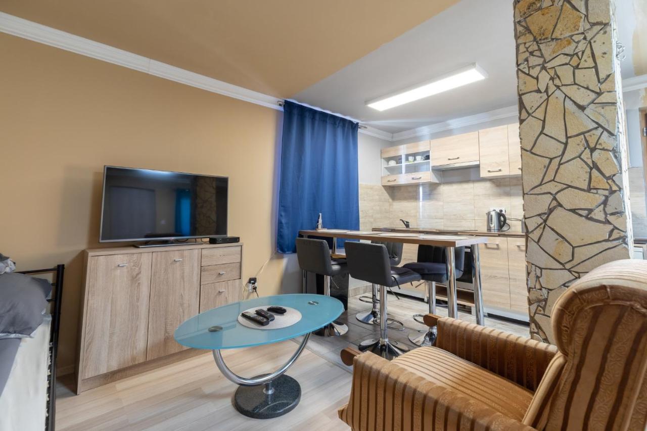 Ivanhoe Apartman Daire Nyírbátor Dış mekan fotoğraf
