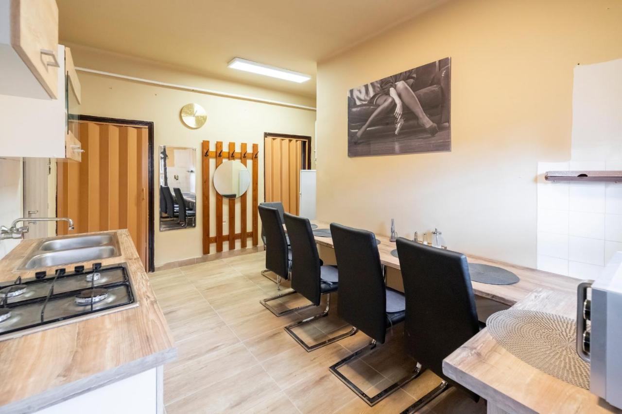 Ivanhoe Apartman Daire Nyírbátor Dış mekan fotoğraf